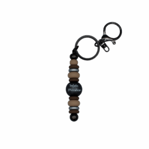 Handgemaakte sleutelhanger met siliconen kralen in verschillende kleuren.