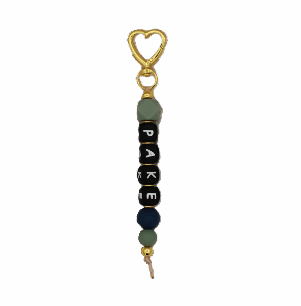 Gepersonaliseerde sleutelhanger met zwarte letters pake